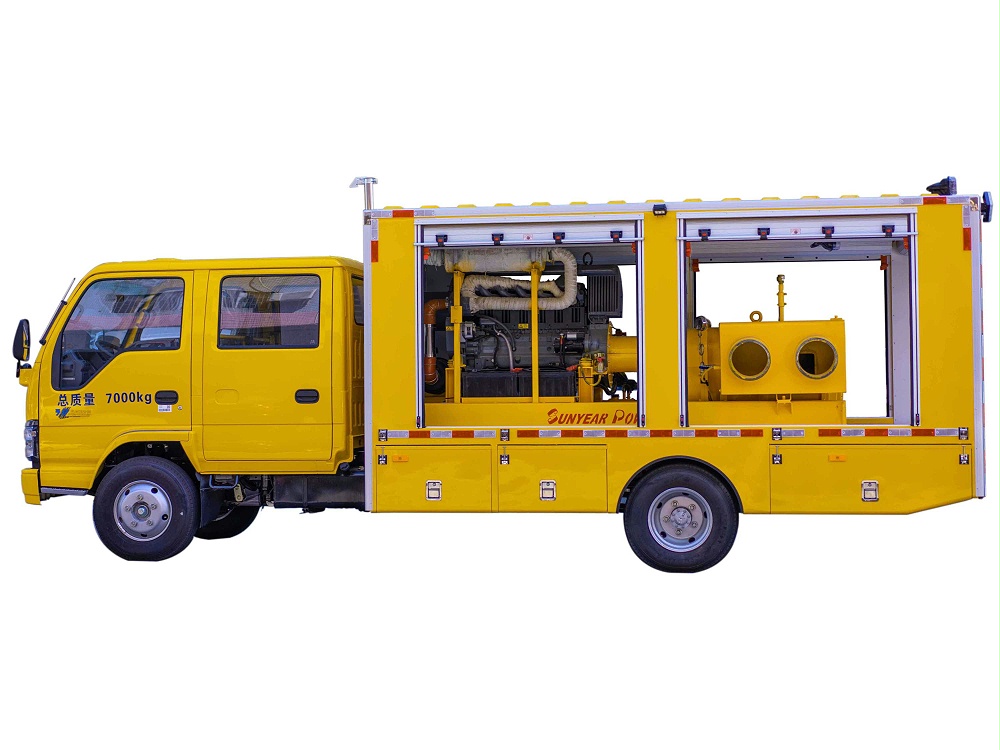 大流量自行走排水抢险车(国六) 大流量自行走排水抢险车(国六)