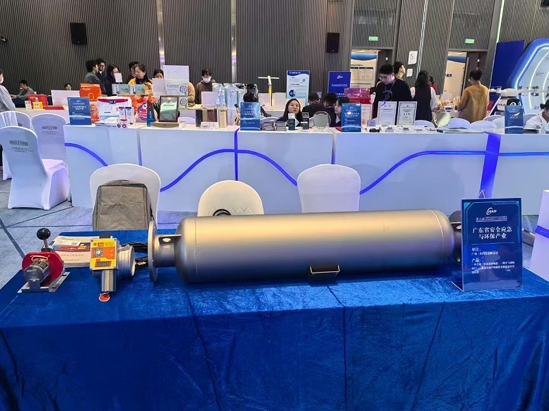 火花熄灭消音器