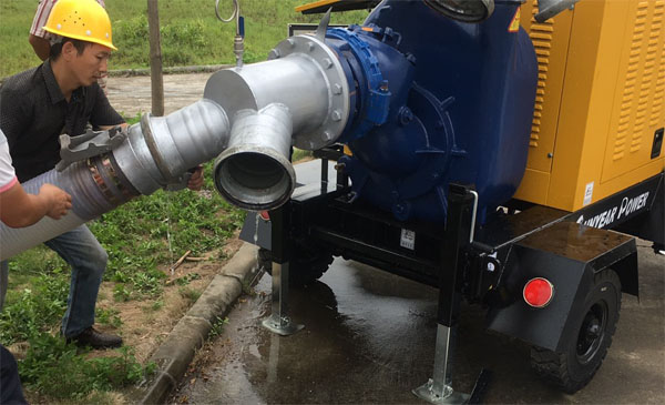 移动泵车现场作业图